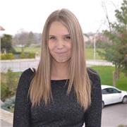 Ragazza laureata in lingue offre ripetizioni private in presenza o online